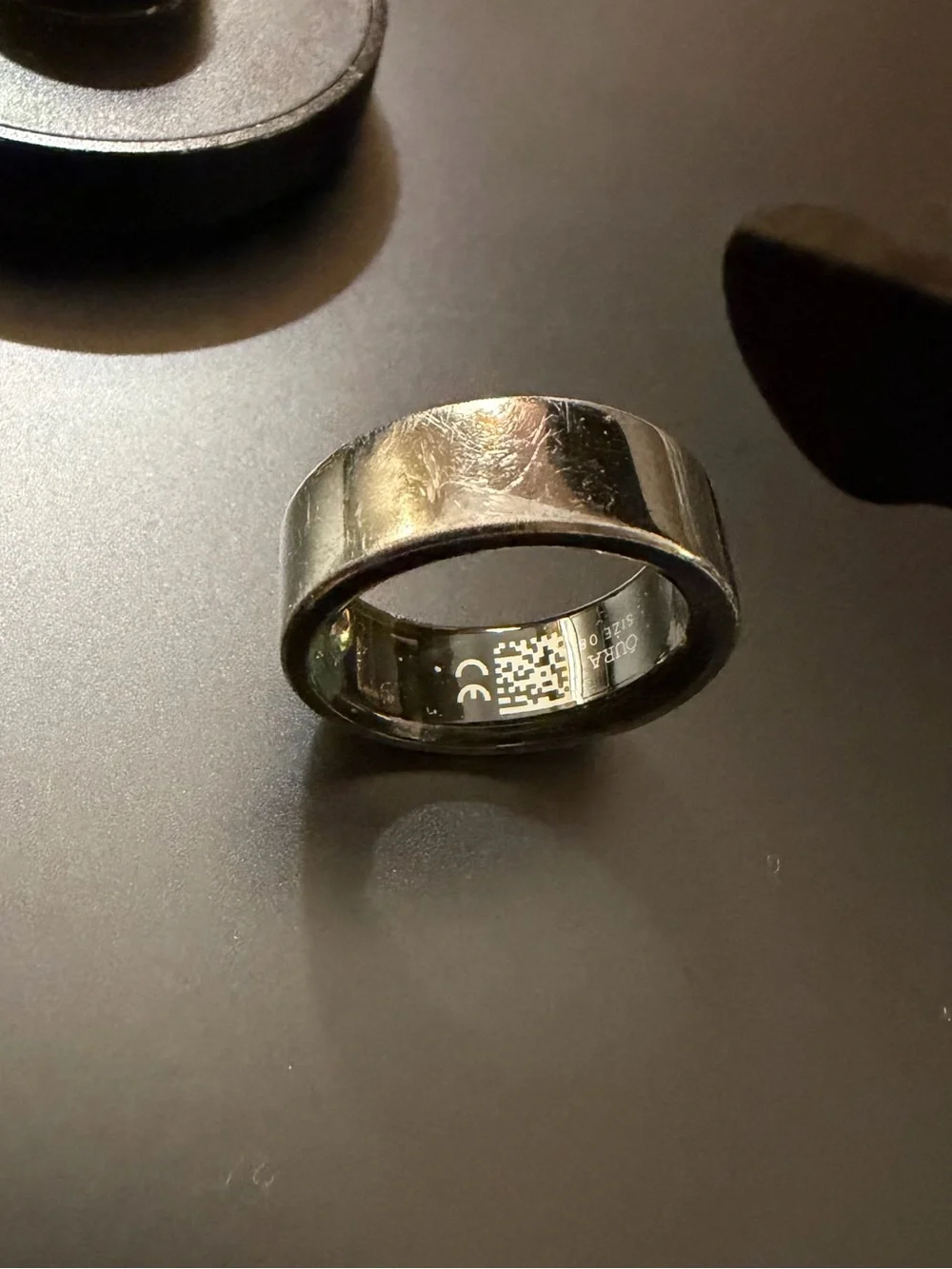 Oura Black Round Magnetic Ring Charger with White LED
